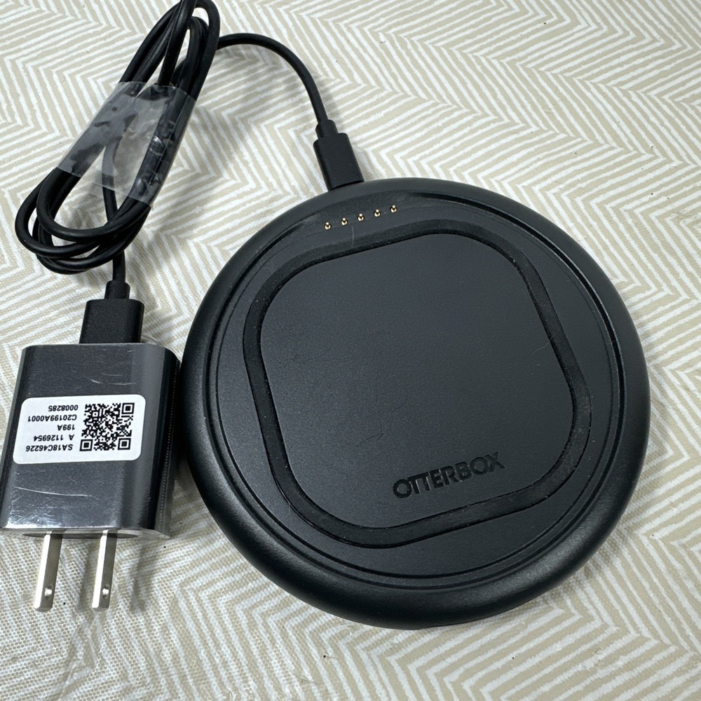OtterBox OtterSpot Wireless Charging Pad 10W‎  Black with cord and plug